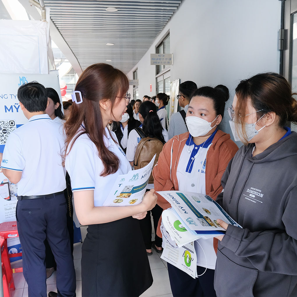 Mỹ Bình tham gia ngày hội việc làm cho sinh viên