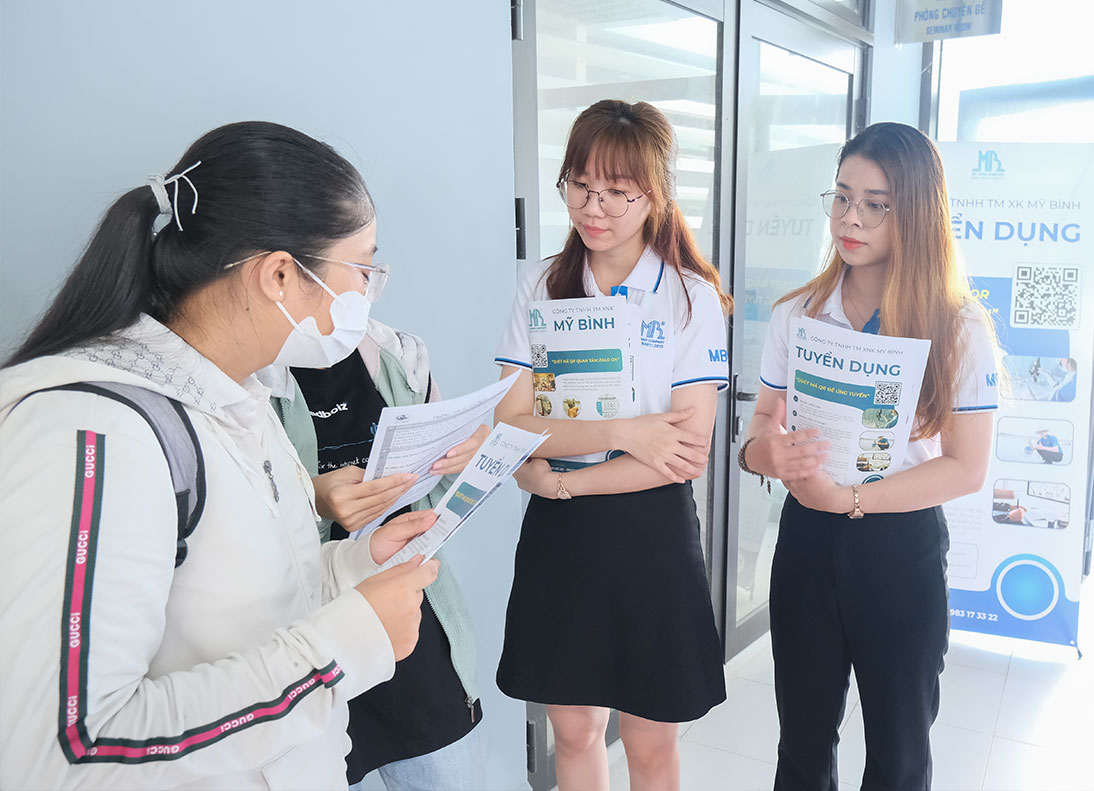 Mỹ Bình tham gia ngày hội việc làm cho sinh viên