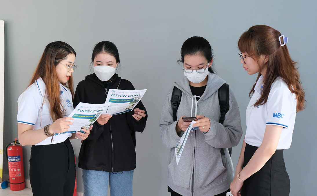 Mỹ Bình tham gia ngày hội việc làm cho sinh viên