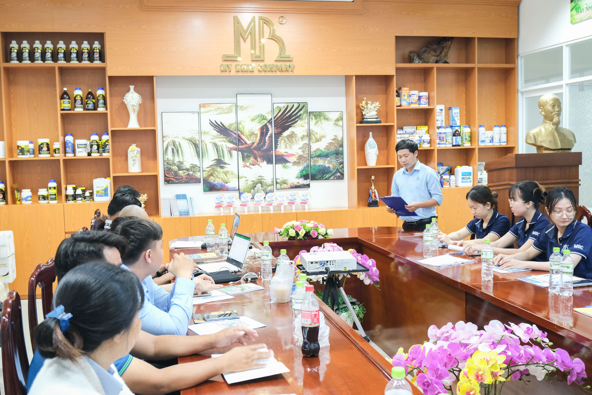 Ông Nguyễn Trung Tính - TP. Hành chính nhân sự mở đầu giới thiệu về lễ bổ nhiệm