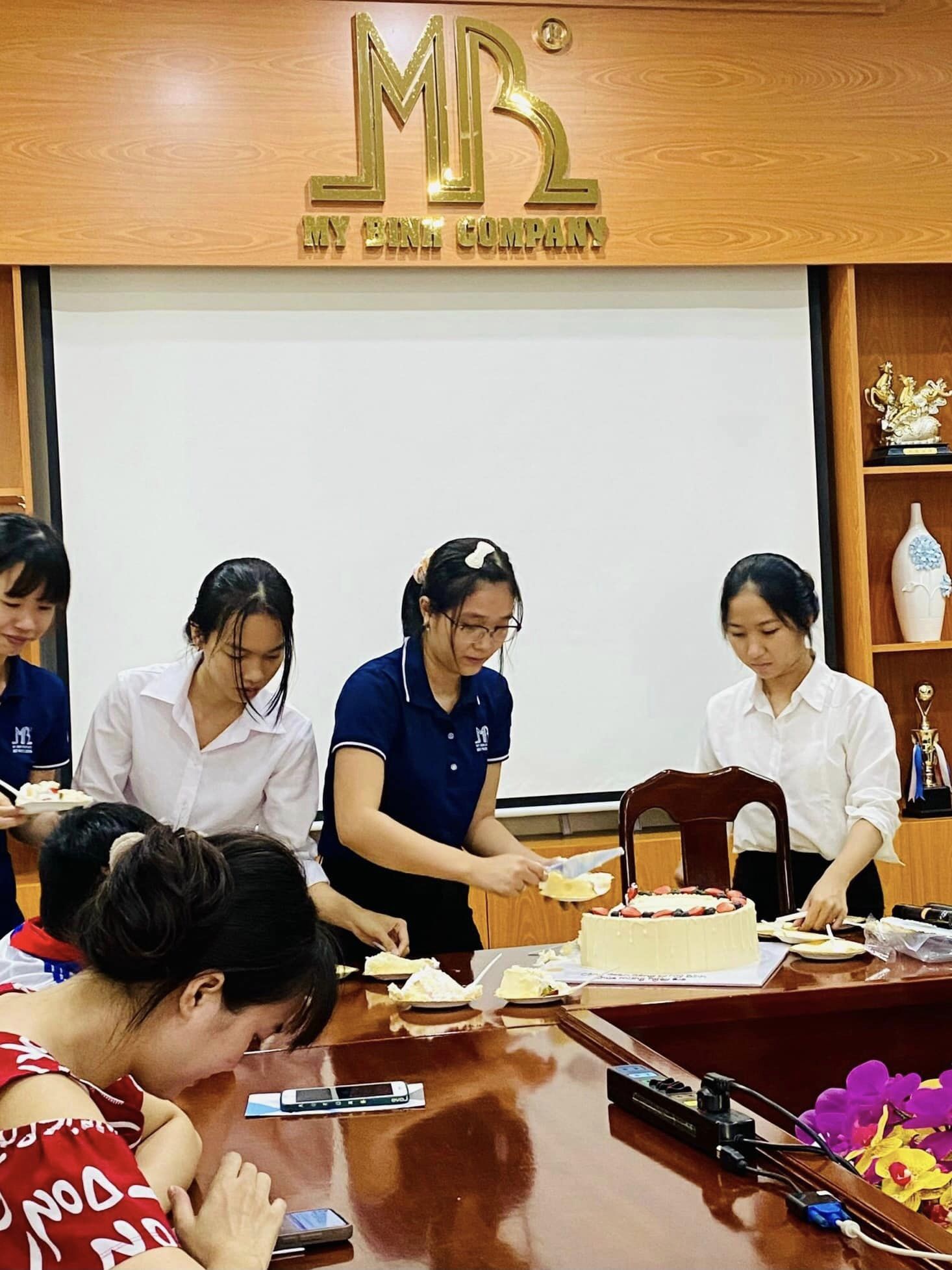 chúc mừng ngày Quốc tế phụ nữ 08/03