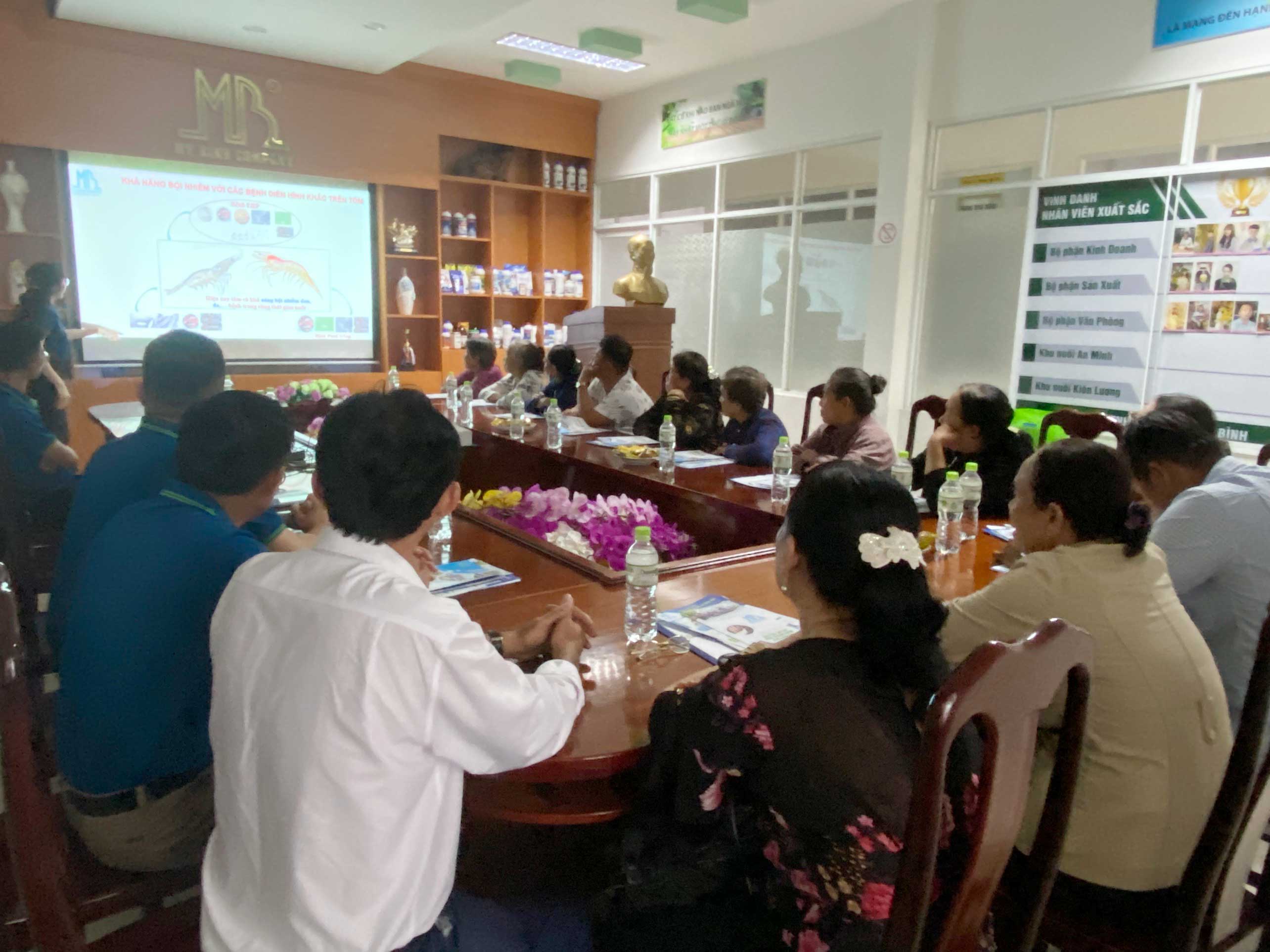 Khách hàng Bến Tre tham quan công ty Mỹ Bình