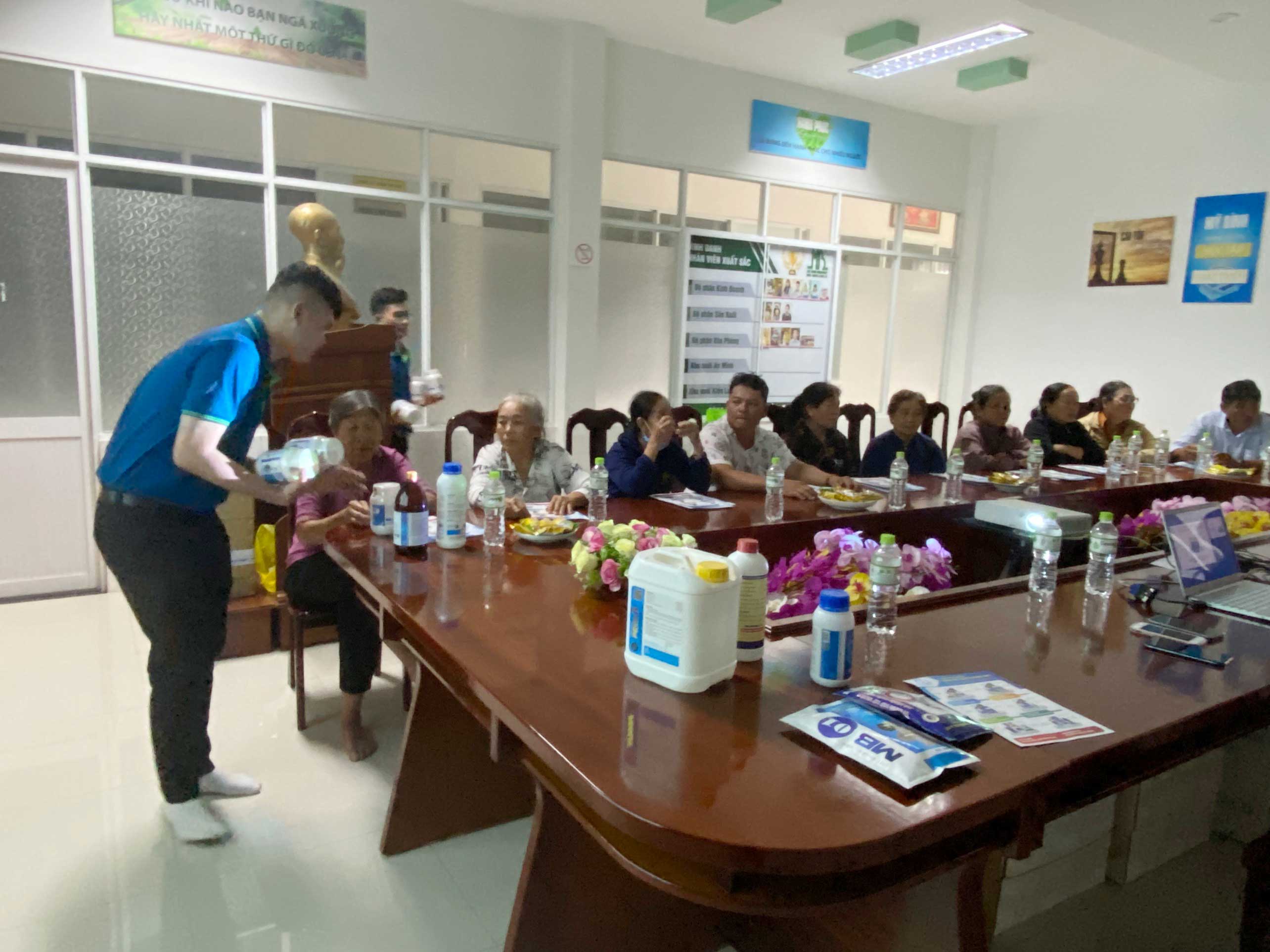 Khách hàng Bến Tre tham quan công ty Mỹ Bình
