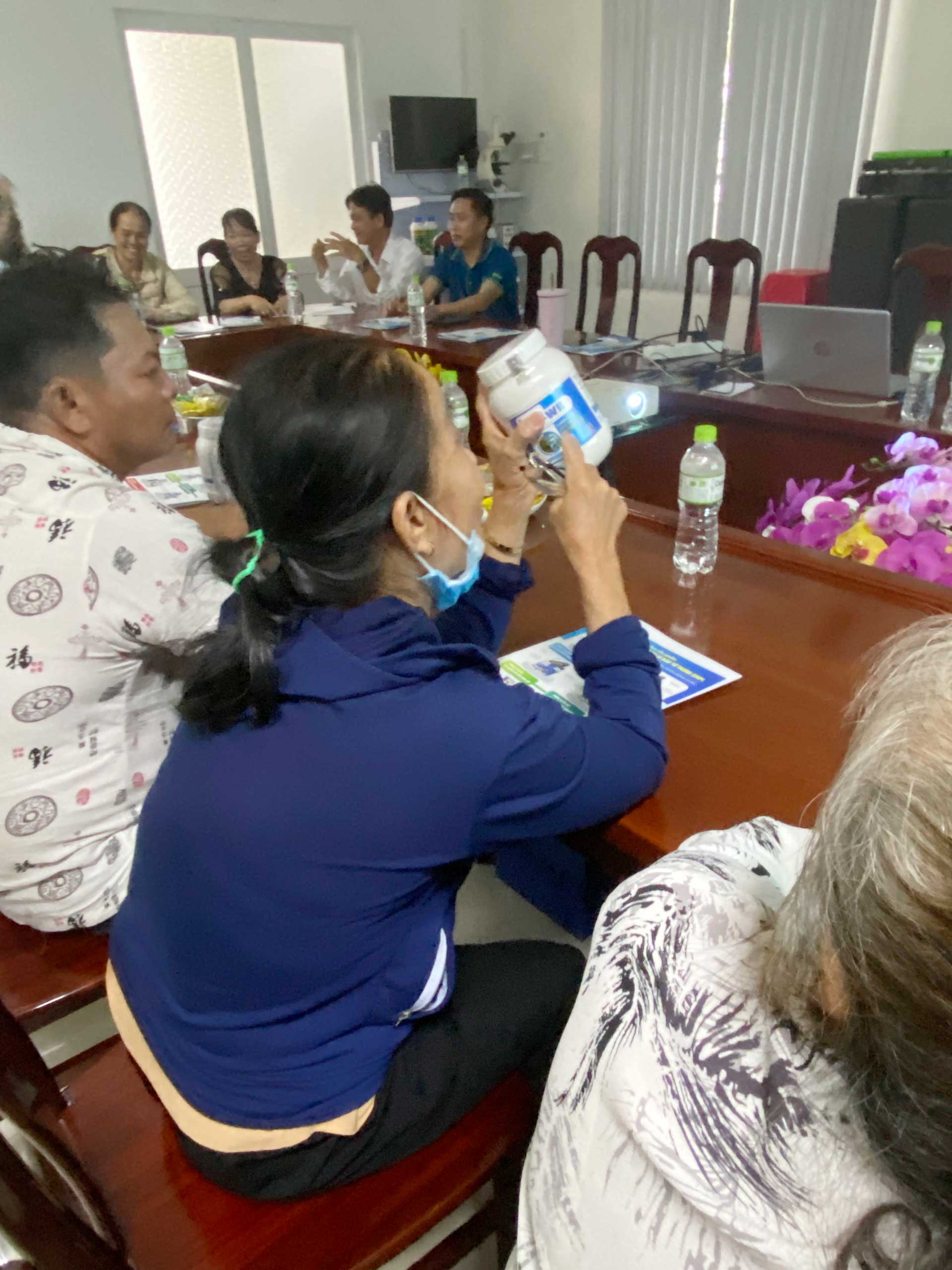Khách hàng Bến Tre tham quan công ty Mỹ Bình