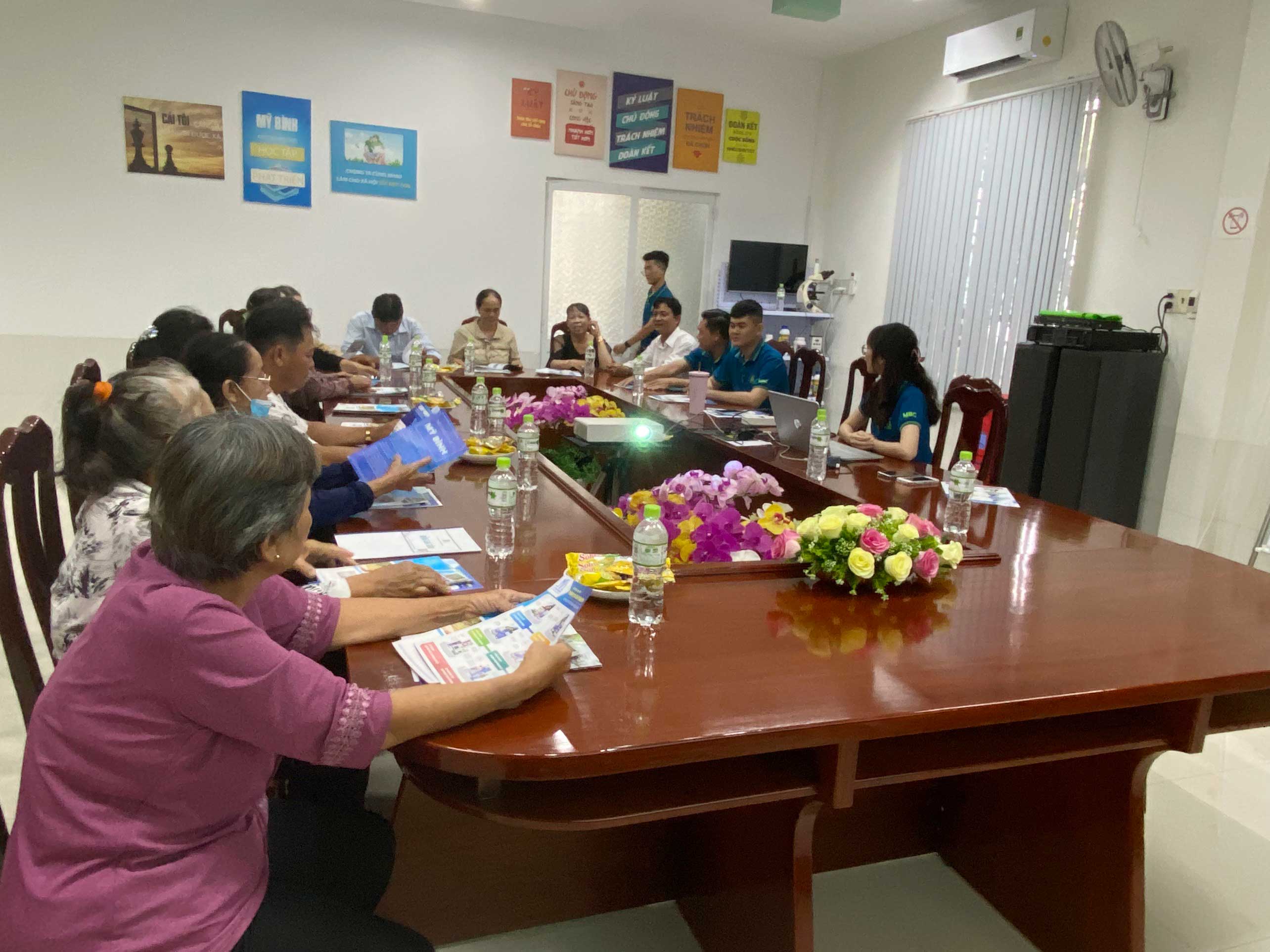 Khách hàng Bến Tre tham quan công ty Mỹ Bình