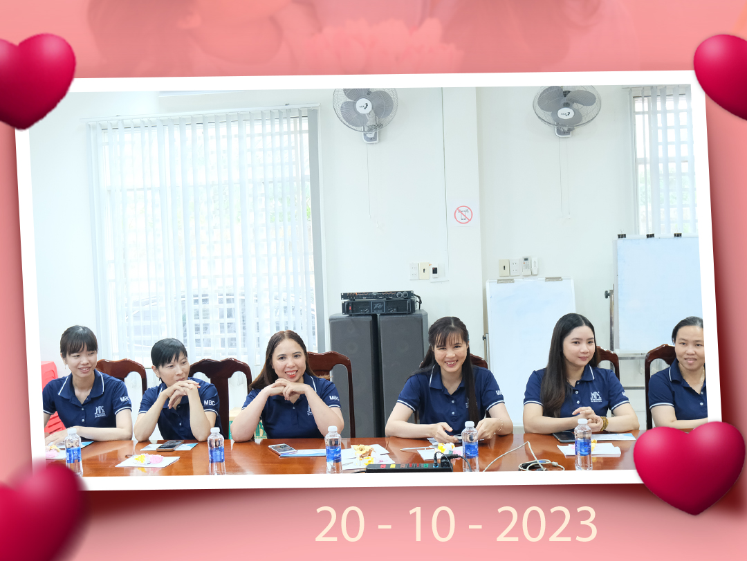 Các chị em hân hoan chào mừng Ngày Phụ Nữ Việt Nam 20-10-2023