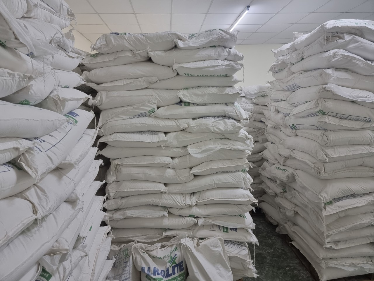 Tăng calxi, tăng kiềm, tăng pH cho ao tôm Tăng calxi, tăng kiềm, tăng pH cho ao tôm