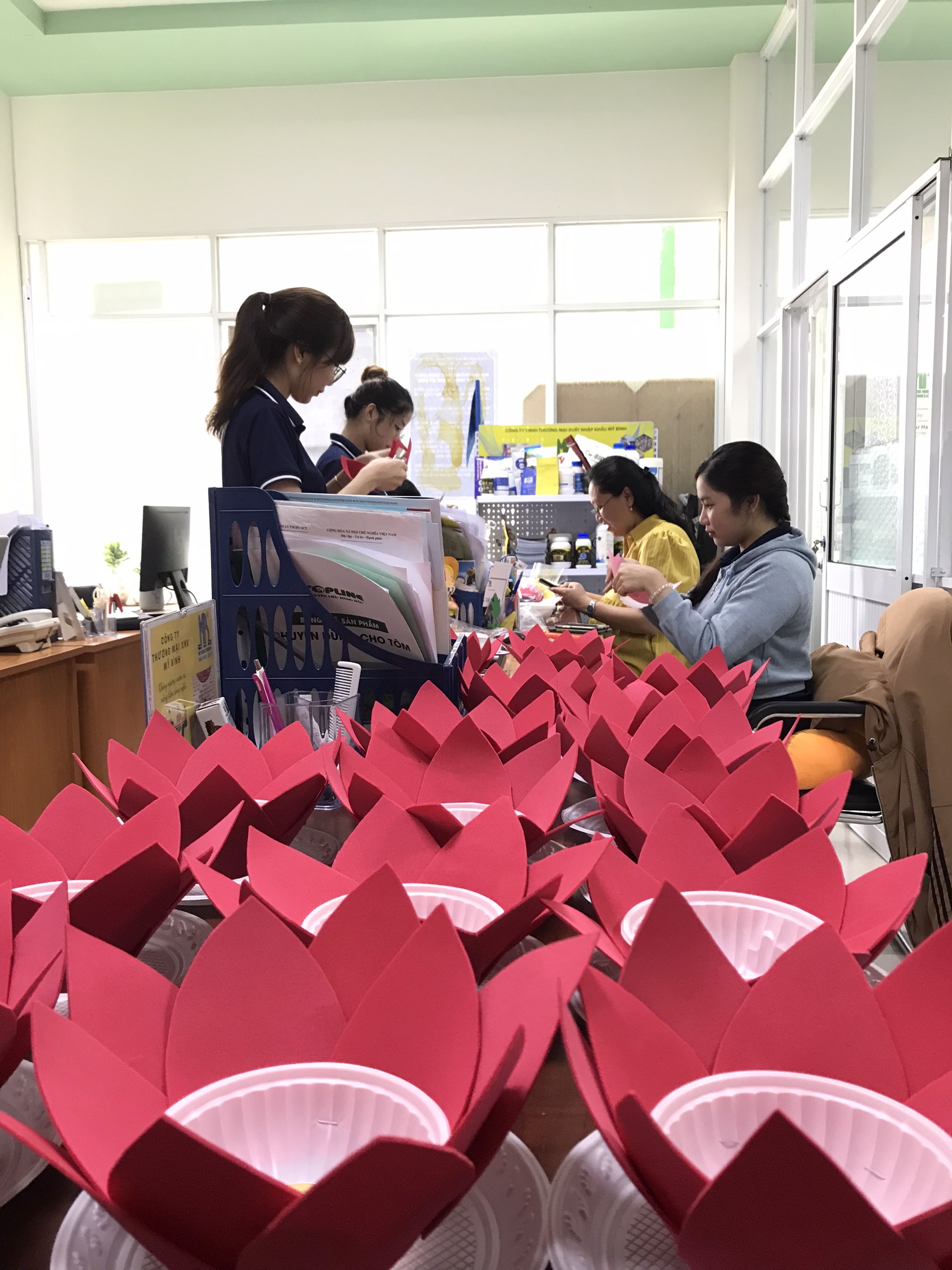 các bộ phận cùng nhau làm hoa đăng