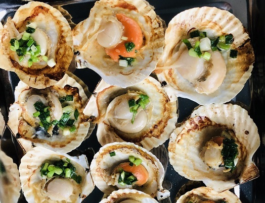 Grilled Frozen Half Shell Scallop with onion fat Grilled Frozen Half Shell Scallop with onion fat