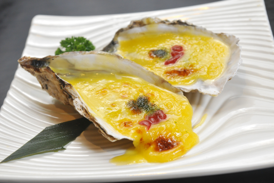 Grilled half-piece Japanese oysters with cheese Grilled half-piece Japanese oysters with cheese