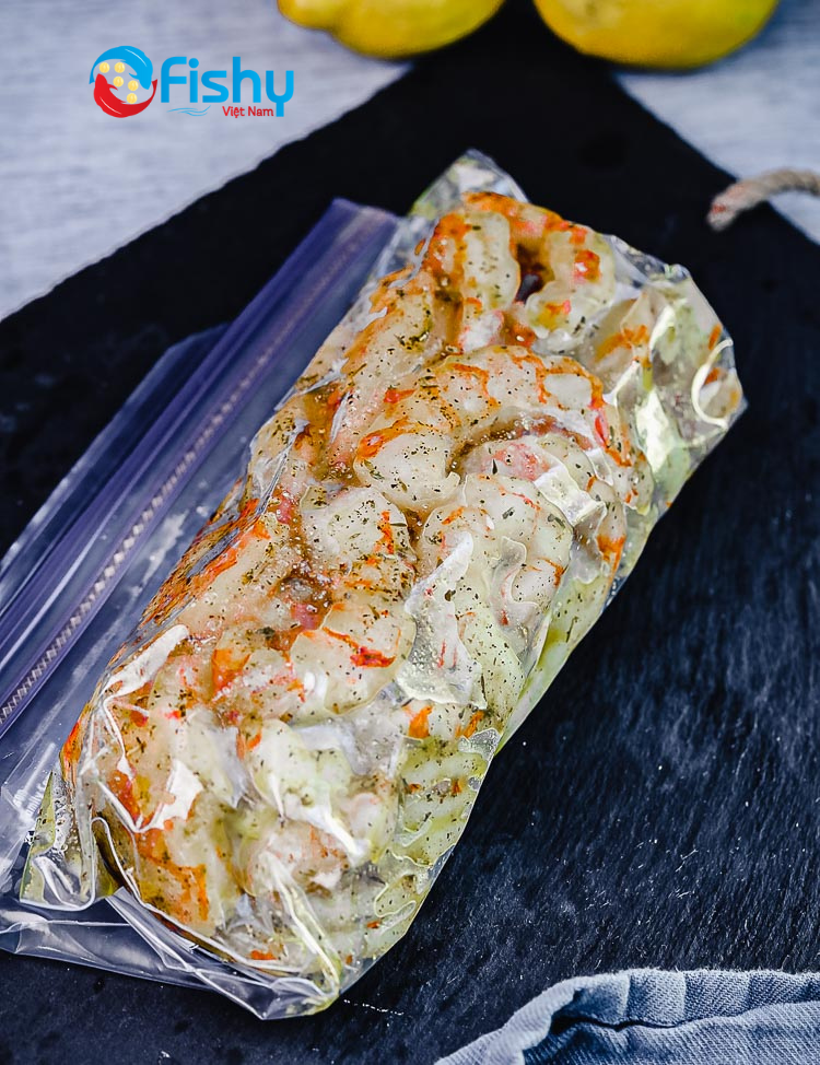 Ướp tôm đỏ trong túi kín  Ướp tôm đỏ trong túi kín