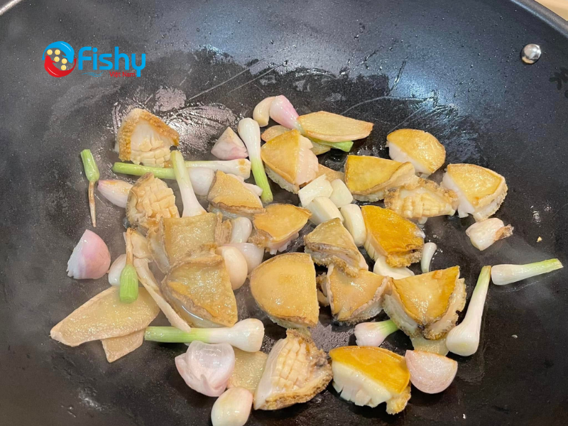 Bào ngư chiên hành gừng Bào ngư chiên hành gừng