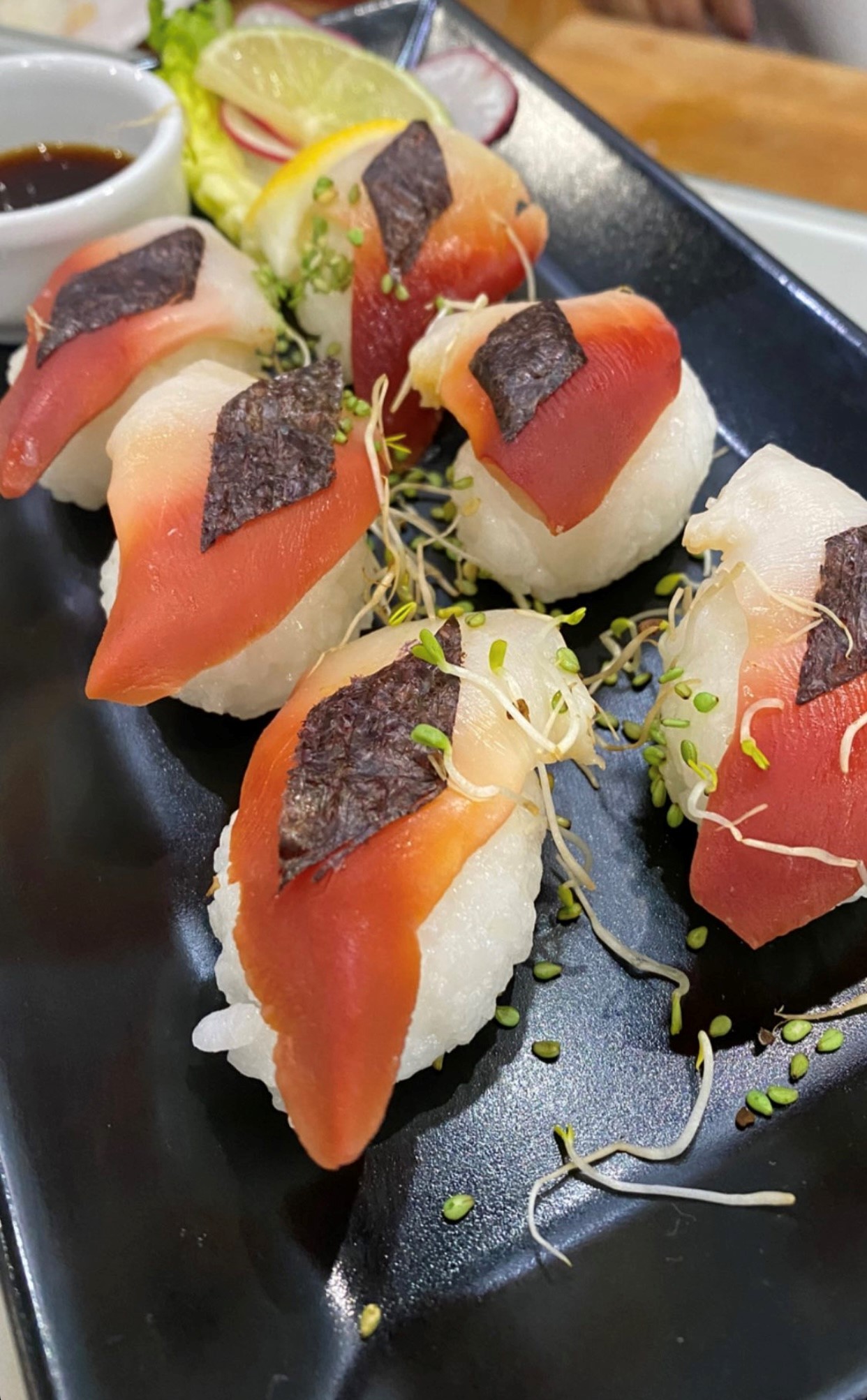 Sushi sò đỏ Sushi sò đỏ
