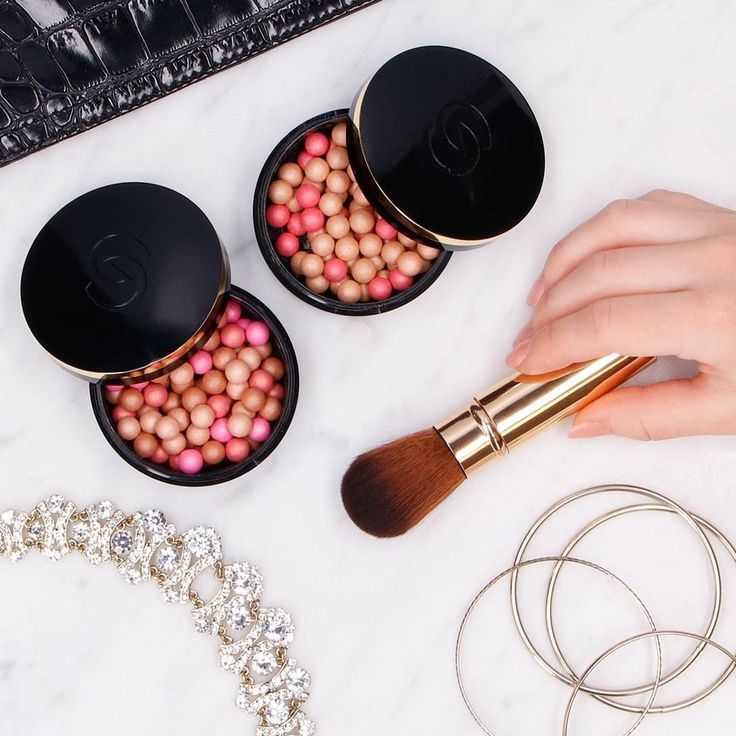 Tông màu phấn má hồng ngọc trai Oriflame Giordani Gold gồm 2 màu tươi sáng và trẻ trung cho đi làm mỗi ngày & đi tiệc Tông màu phấn má hồng ngọc trai Oriflame Giordani Gold gồm 2 màu tươi sáng và trẻ trung cho đi làm mỗi ngày & đi tiệc