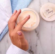 Dùng kem dưỡng thể Oriflame 31602 từ sữa và mật ong, cho bạn làn da mềm mịn Dùng kem dưỡng thể Oriflame 31602 từ sữa và mật ong, cho bạn làn da mềm mịn