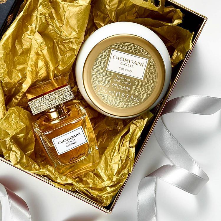 Bộ nước hoa nữ và dưỡng thể Oriflame Giordani Gold Essenza Parfum Bộ nước hoa nữ và dưỡng thể Oriflame Giordani Gold Essenza Parfum