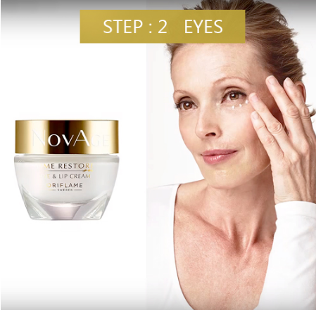 Dùng kem dưỡng vùng mắt và 2 bên khóe miệng Dùng kem dưỡng vùng mắt và 2 bên khóe miệng