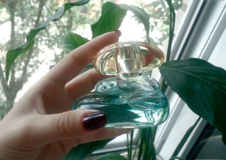 Hạnh phúc của nàng là sở hữu một mùi hương vô cùng quý phái Hạnh phúc của nàng là sở hữu một mùi hương vô cùng quý phái