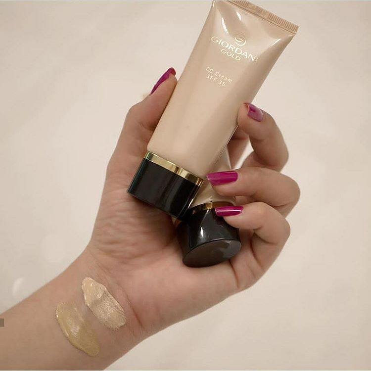 Kem CC trang điểm Giordani Gold độ che phủ cao và phù hợp với làn da phụ nữ Á Đông Kem CC trang điểm Giordani Gold độ che phủ cao và phù hợp với làn da phụ nữ Á Đông