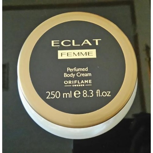 Kem dưỡng thể nước hoa Oriflame 31778 Eclat Femme Perfumed Body Cream giữ ẩm Kem dưỡng thể nước hoa Oriflame 31778 Eclat Femme Perfumed Body Cream giữ ẩm