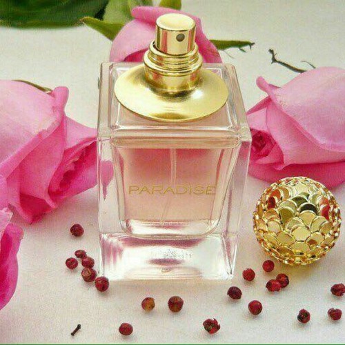 Nước hoa nữ hương thơm từ hoa mẫu đơn, cánh hoa nhài và hồng hồ tiêu hòa quyện hương gỗ tuyết tùng và xạ hương Nước hoa nữ hương thơm từ hoa mẫu đơn, cánh hoa nhài và hồng hồ tiêu hòa quyện hương gỗ tuyết tùng và xạ hương