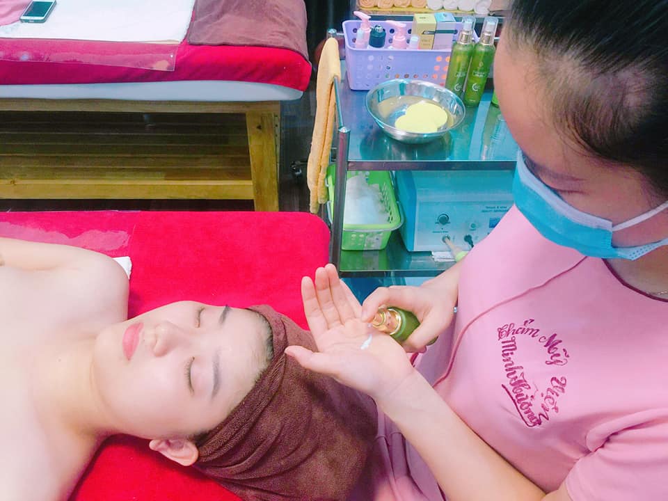 Sản phẩm được dùng trong spa, của hàng mỹ phẩm Sản phẩm được dùng trong spa, của hàng mỹ phẩm