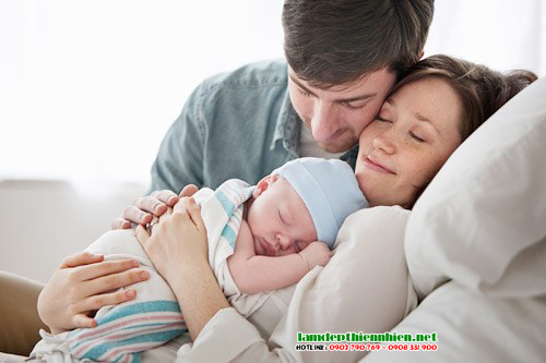 Chăm sóc mẹ và bé trong 2 tuần đầu nhanh