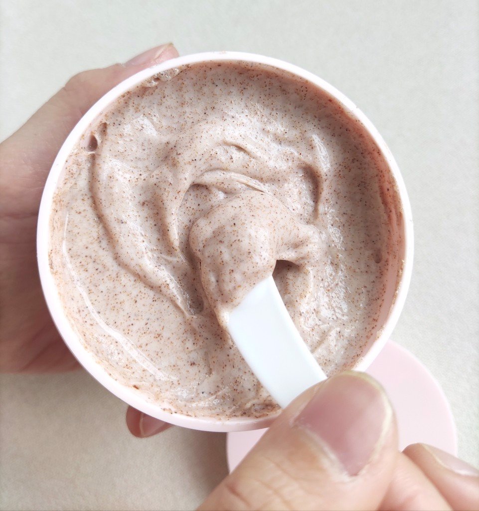 Tẩy da chết Weilaiya chứa các hạt cát mịn với đường kính nhỏ không làm tổn hại đến da Tẩy da chết Weilaiya chứa các hạt cát mịn với đường kính nhỏ không làm tổn hại đến da