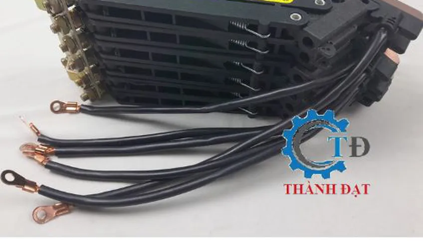 Tay lấy điện cầu trục 6P-60A là gì?