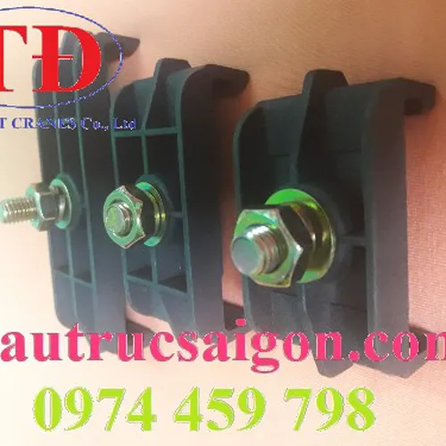 Bát kẹp ray điện cầu trục