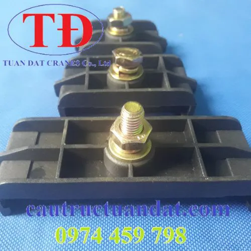 Bát kẹp ray điện cầu trục
