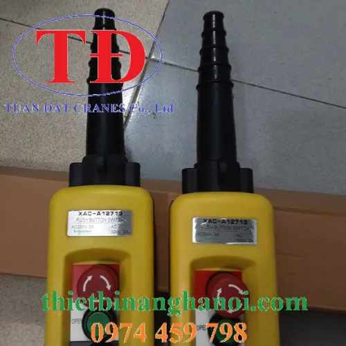 Tay bấm điều khiển cầu trục hiệu Schneider