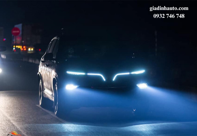 Đèn chiếu sáng giúp các bác lái xe an toàn trong điều kiện thiếu ánh sáng Đèn chiếu sáng giúp các bác lái xe an toàn trong điều kiện thiếu ánh sáng