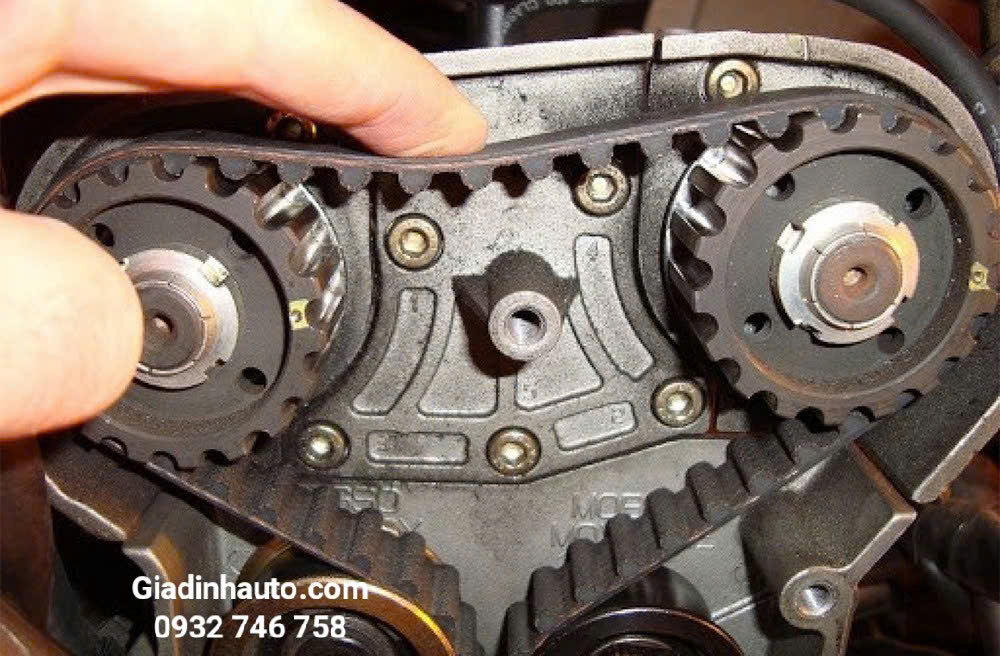 khi thay dây curoa cam nên canh dấu cam và trục khuỷu cho chuẩn khi thay dây curoa cam nên canh dấu cam và trục khuỷu cho chuẩn