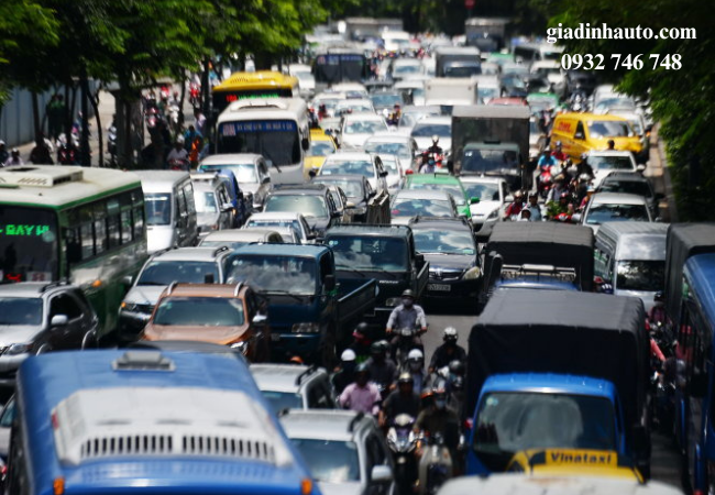 Trong trường hợp gặp phải kẹt xe, hãy kiên nhẫn và giữ khoảng cách an toàn với các phương tiện khác Trong trường hợp gặp phải kẹt xe, hãy kiên nhẫn và giữ khoảng cách an toàn với các phương tiện khác
