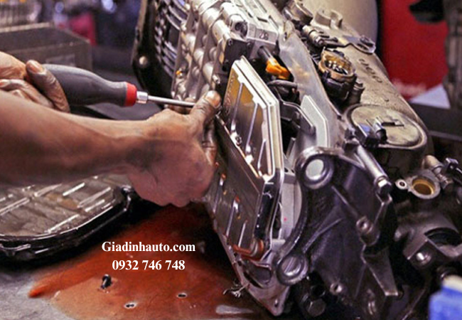 Hộp số tự động ô tô yêu cầu việc bảo dưỡng khá tỉ mỉ và cần thiết để duy trì hiệu suất hoạt động Hộp số tự động ô tô yêu cầu việc bảo dưỡng khá tỉ mỉ và cần thiết để duy trì hiệu suất hoạt động