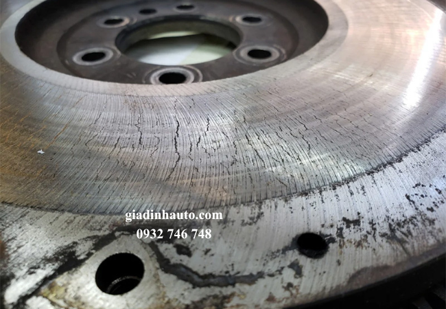 bánh đà ô tô là bộ phận quan trọng , nếu bị cong nứt sẽ ảnh hưởng nghiêm trọng bánh đà ô tô là bộ phận quan trọng , nếu bị cong nứt sẽ ảnh hưởng nghiêm trọng