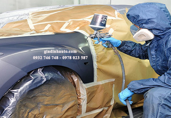che phủ những phần không sơn trên xe ô tô để tránh dính sơn che phủ những phần không sơn trên xe ô tô để tránh dính sơn