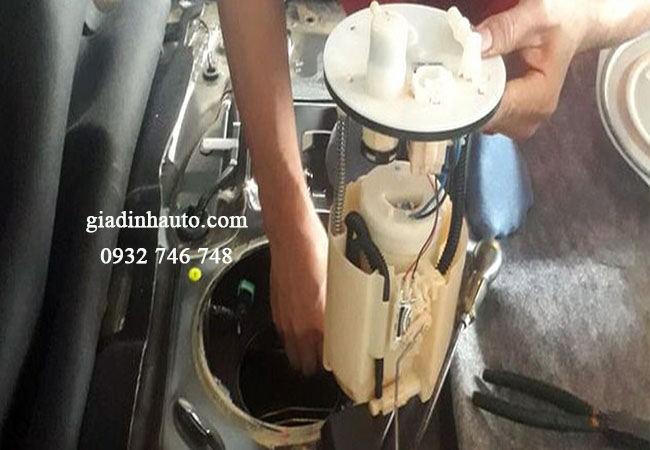 Mỗi loại bơm xăng ô tô có kết cấu khác nhau nên khi thay cần coi kỹ trên xe Mỗi loại bơm xăng ô tô có kết cấu khác nhau nên khi thay cần coi kỹ trên xe