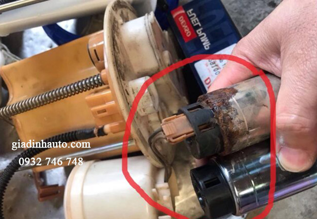 bơm xăng ô tô bị đứt , hỏng mô tơ hoặc các rơ le bơm xăng ô tô bị đứt , hỏng mô tơ hoặc các rơ le