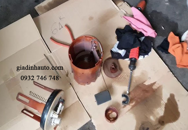 việc tự thay bơm xăng ô tô cần đòi hỏi kiến thức và tay nghề cao việc tự thay bơm xăng ô tô cần đòi hỏi kiến thức và tay nghề cao