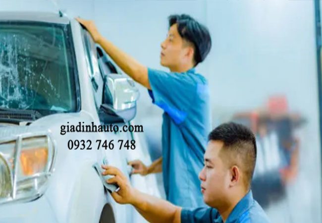 kiểm tra lớp sơn thường xuyên để xem lớp sơn ô tô có bị hư hỏng hay bong tróc không kiểm tra lớp sơn thường xuyên để xem lớp sơn ô tô có bị hư hỏng hay bong tróc không