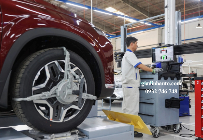 Bảo dưỡng định kì giúp tránh được những hư hỏng nghiêm trọng mà còn đảm bảo sự an toàn khi lái xe. Bảo dưỡng định kì giúp tránh được những hư hỏng nghiêm trọng mà còn đảm bảo sự an toàn khi lái xe.