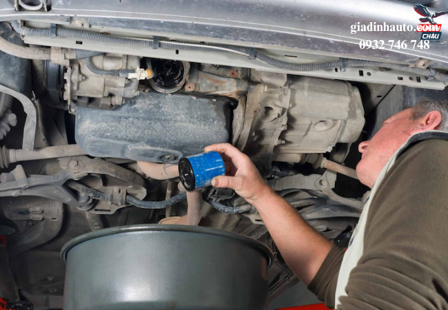 Hãy tuân thủ lịch thay dầu do nhà sản xuất khuyến nghị Hãy tuân thủ lịch thay dầu do nhà sản xuất khuyến nghị