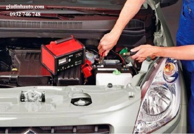 Kiểm tra điện áp và tình trạng ắc quy trước khi đi chơi dịp Lễ Kiểm tra điện áp và tình trạng ắc quy trước khi đi chơi dịp Lễ