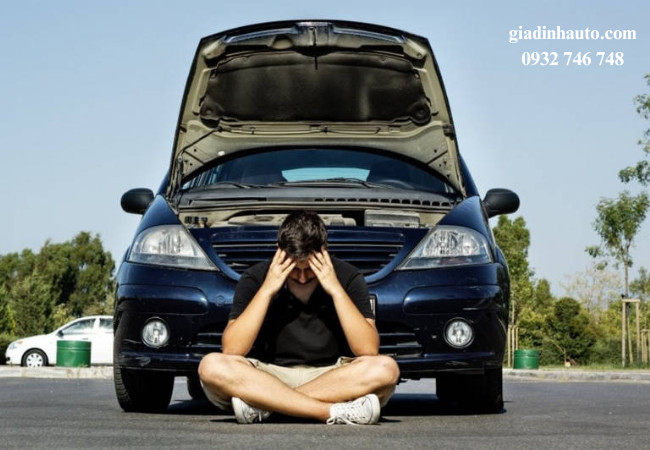 Một chiếc xe có động cơ không hoạt động tốt có thể gặp sự cố đột ngột trong khi di chuyển Một chiếc xe có động cơ không hoạt động tốt có thể gặp sự cố đột ngột trong khi di chuyển