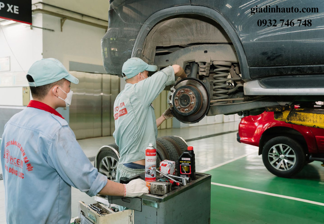 Chọn gara bảo dưỡng ô tô nổi bật với đội ngũ kỹ thuật viên có tay nghề cao, được đào tạo bài bản Chọn gara bảo dưỡng ô tô nổi bật với đội ngũ kỹ thuật viên có tay nghề cao, được đào tạo bài bản