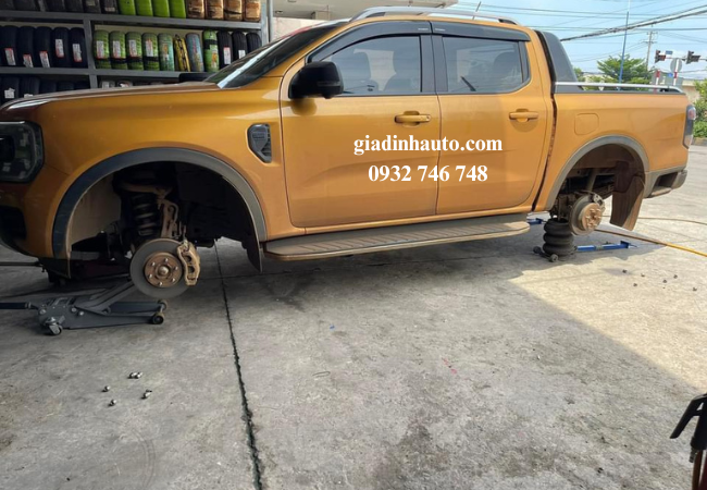 Khi chiếc xe đã chạy qua 100.000 km, cần thực hiện bảo dưỡng toàn diện để kiểm tra và thay thế Khi chiếc xe đã chạy qua 100.000 km, cần thực hiện bảo dưỡng toàn diện để kiểm tra và thay thế