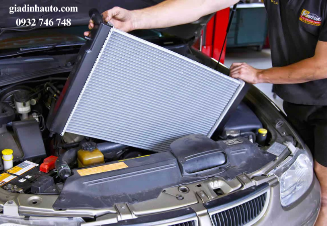 Khi xe chạy được khoảng 10.000 - 15.000 km kiểm tra các bộ phận quan trọng như hệ thống làm mát Khi xe chạy được khoảng 10.000 - 15.000 km kiểm tra các bộ phận quan trọng như hệ thống làm mát