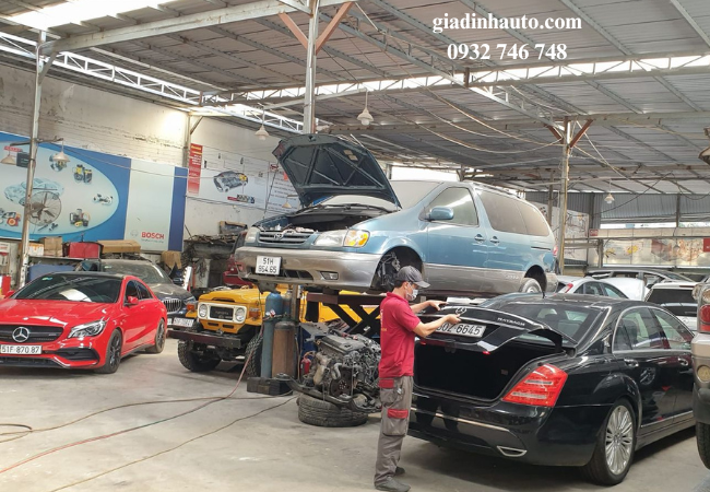 Gara bảo dưỡng ô tô là một cơ sở chuyên cung cấp các dịch vụ chăm sóc và bảo trì cho ô tô Gara bảo dưỡng ô tô là một cơ sở chuyên cung cấp các dịch vụ chăm sóc và bảo trì cho ô tô